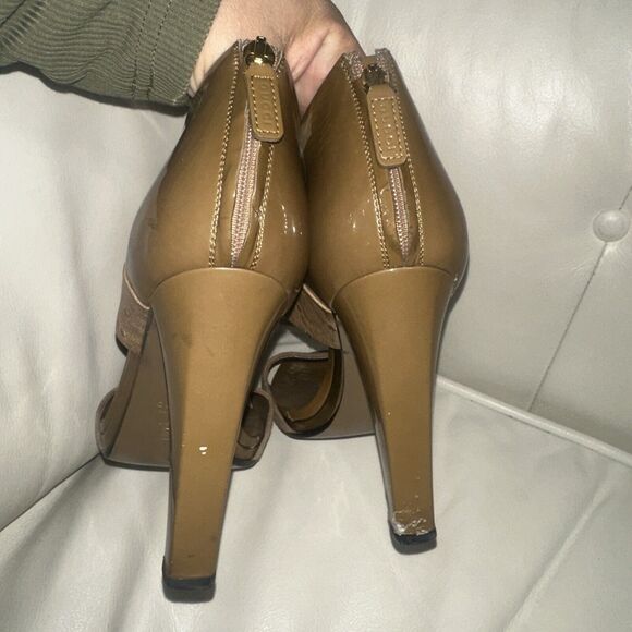 Authentic GUCCI Tan Ostrich Platform Peep Toe Shoe Sandal Size EU 39 - Picture 3 of 8